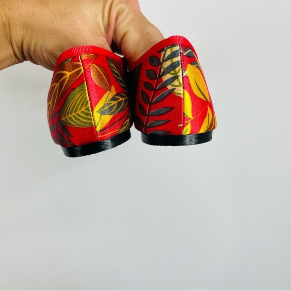 Soft Surroundings Size 6.5 Palm Red Beaded Pointed Toe Satin Ballet Flats - Picture 6 of 6